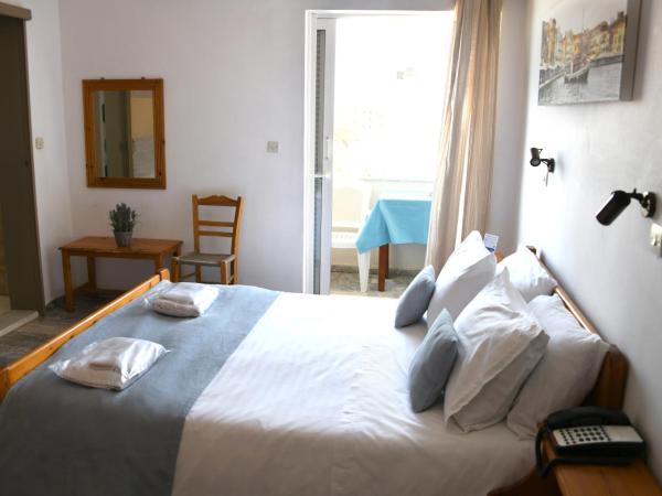 Klinakis Beach Hotel : photo 9 de la chambre chambre double - vue partielle sur mer.