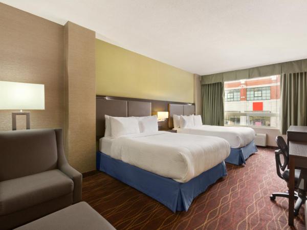Days Inn by Wyndham Ottawa : photo 4 de la chambre chambre avec 2 lits queen-size pour personnes à mobilité réduite