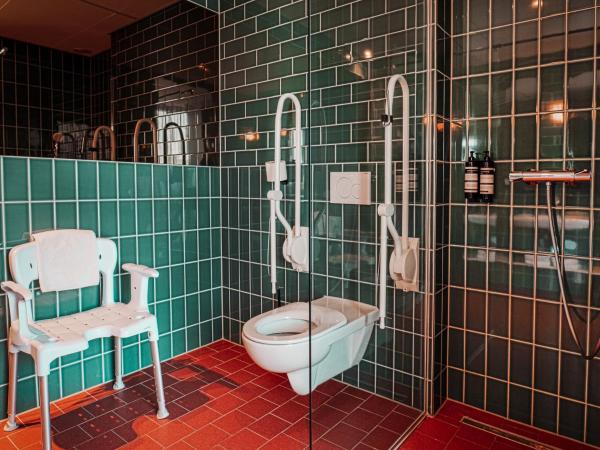 Olympic Hotel : photo 10 de la chambre chambre lit king-size - accessible aux personnes à mobilité réduite