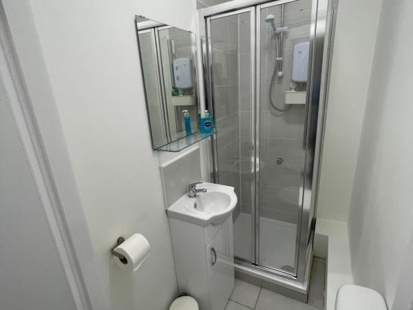 County serviced accommodation : photo 1 de la chambre chambre triple standard