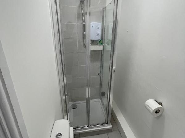 County serviced accommodation : photo 3 de la chambre chambre triple standard