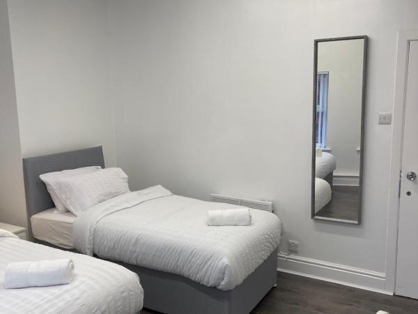 County serviced accommodation : photo 2 de la chambre chambre triple standard