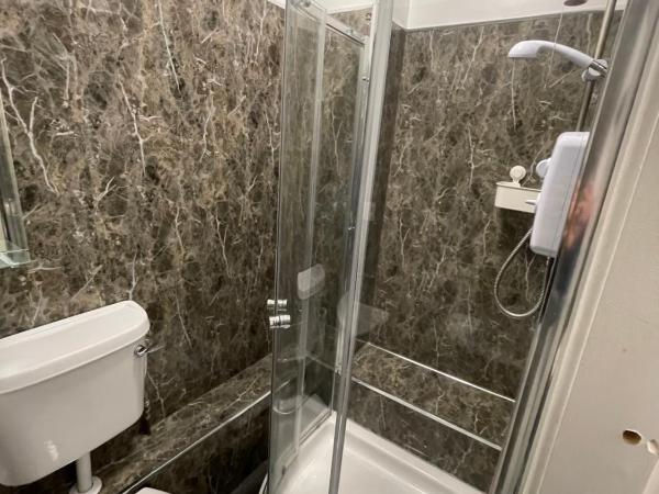 County serviced accommodation : photo 4 de la chambre chambre triple standard