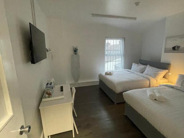 County serviced accommodation : photo 9 de la chambre chambre quadruple