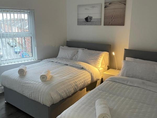 County serviced accommodation : photo 7 de la chambre chambre triple standard