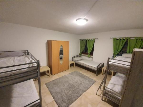 MK Hostel Bremen : photo 3 de la chambre chambre quadruple avec salle de bains commune