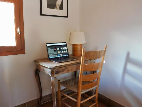 Loft Apartment , La Terrasse Centre Ville d'Arles, : photo 9 de la chambre chambre double avec terrasse