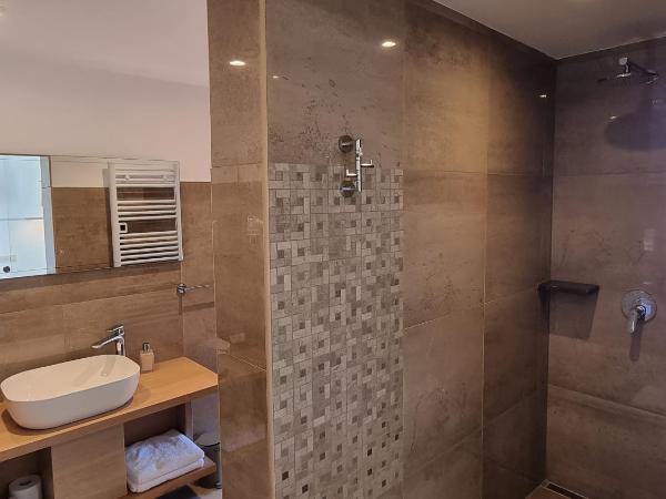 Villa Vista : photo 6 de la chambre chambre double supérieure avec balcon - vue sur mer