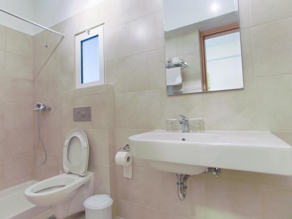 International Hotel : photo 1 de la chambre chambre double sans balcon - demi sous-sol