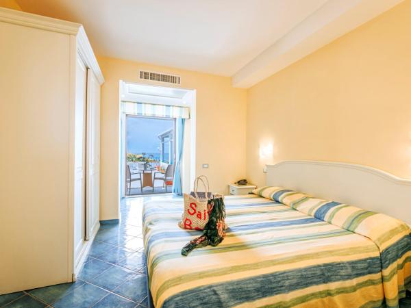 Hotel Cava Dell'Isola : photo 7 de la chambre chambre double supérieure avec terrasse