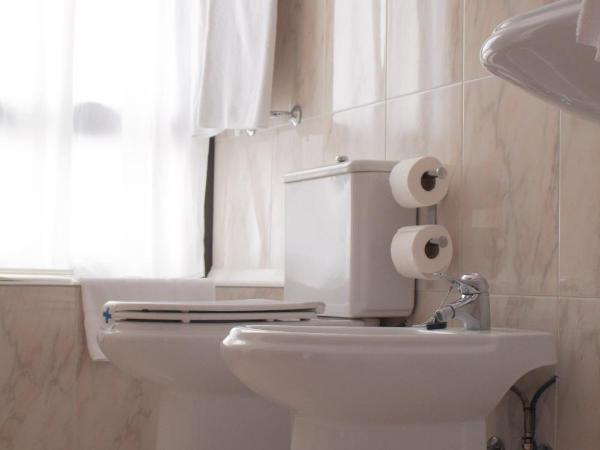 Hotel Ezeiza : photo 4 de la chambre chambre triple