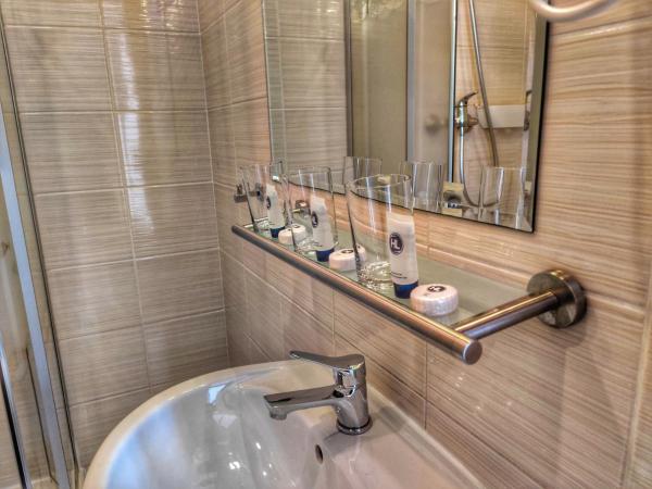 Hotel Logos : photo 5 de la chambre chambre lits jumeaux standard avec canapé