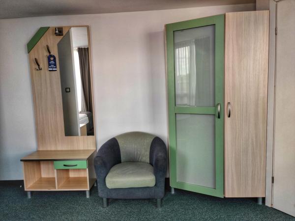 Hotel Logos : photo 8 de la chambre chambre lits jumeaux standard avec canapé