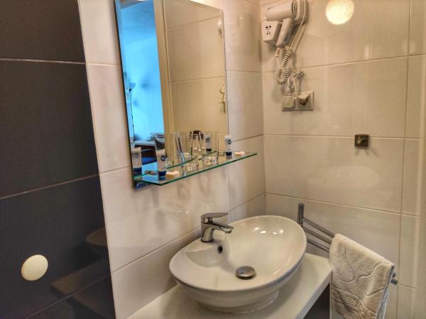 Hotel Logos : photo 8 de la chambre chambre lits jumeaux deluxe