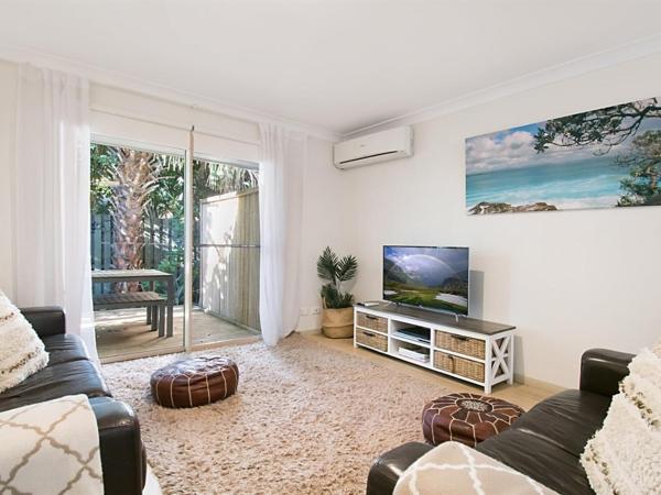 Byron Lakeside Holiday Apartments : photo 3 de la chambre appartement 2 chambres avec cour