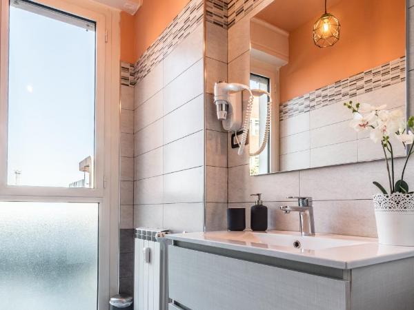 4 Star Bologna Train Station - Self Check-In : photo 10 de la chambre studio lit queen-size de luxe