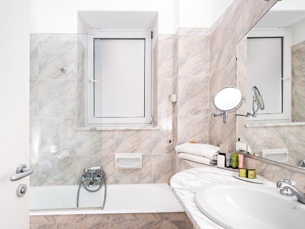 Hotel La Floridiana : photo 9 de la chambre chambre double ou lits jumeaux supérieure - vue sur mer