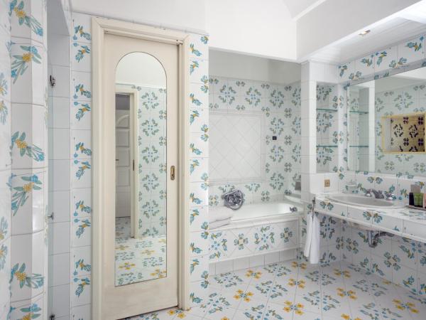 Hotel La Floridiana : photo 10 de la chambre chambre prestige - vue sur mer et terrasse