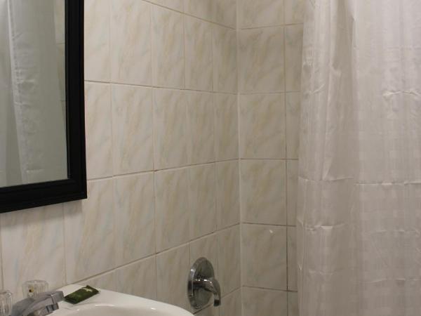 Super 7 Motel London : photo 2 de la chambre chambre lit queen-size - non-fumeurs