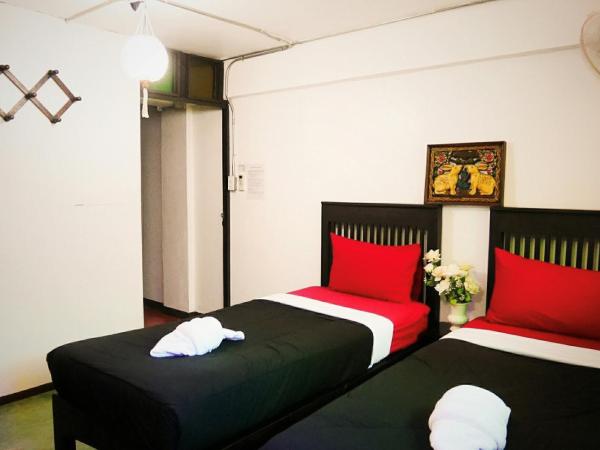 Lanna Hostel : photo 2 de la chambre chambre lits jumeaux standard avec climatisation