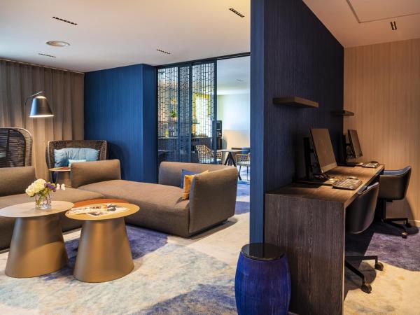 Crowne Plaza - Nice - Grand Arenas, an IHG Hotel : photo 5 de la chambre suite premium avec vue sur mer