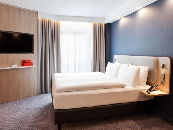 Holiday Inn Express Munich - Olympiapark, an IHG Hotel : photo 6 de la chambre chambre standard lit queen-size