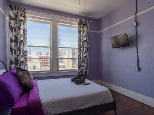 Lucky D's Youth and Traveler's Hostel : photo 5 de la chambre chambre double avec salle de bains commune