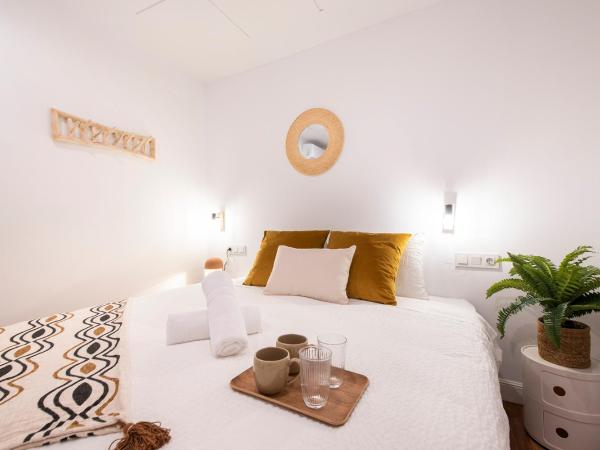 Marisol - Self Check-In Guesthouse - Adults only : photo 2 de la chambre chambre lit queen-size