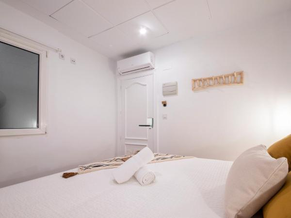 Marisol - Self Check-In Guesthouse - Adults only : photo 4 de la chambre chambre lit queen-size