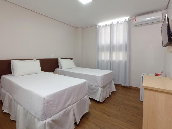 Fênix Hotel Moema : photo 6 de la chambre chambre lits jumeaux spacieuse