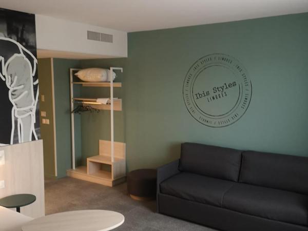 ibis Styles Limoges Centre : photo 1 de la chambre suite familiale avec canap-lit