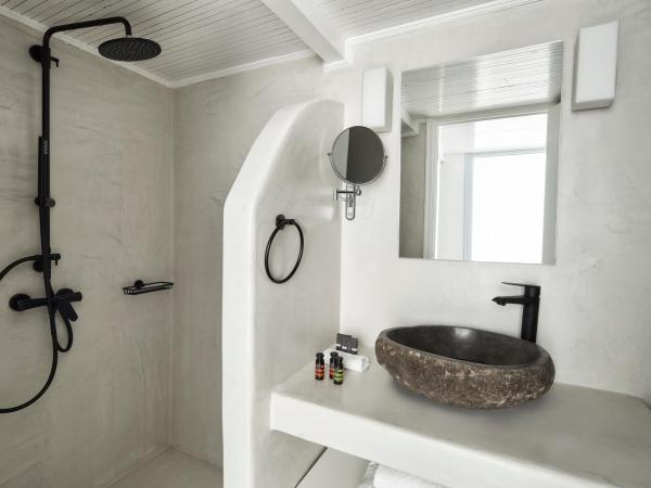 Mr and Mrs White Santorini : photo 1 de la chambre chambre double standard - vue sur mer