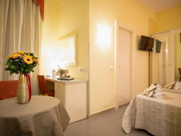 Capodichino International Hotel : photo 2 de la chambre chambre lits jumeaux