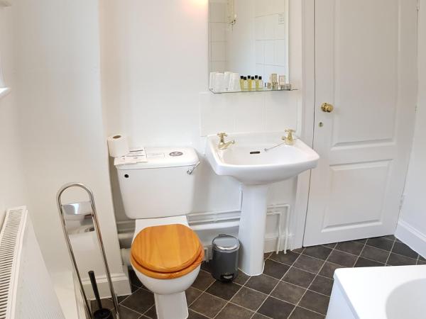 Robin 7 Lodge City Centre : photo 4 de la chambre standard double room with a detached private bathroom