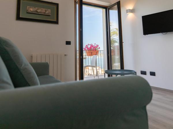 Antares Rooms and Suites : photo 5 de la chambre suite - vue sur mer