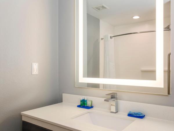 Holiday Inn Express & Suites Houston - Hobby Airport Area, an IHG Hotel : photo 1 de la chambre chambre 2 lits queen-size - non-fumeurs