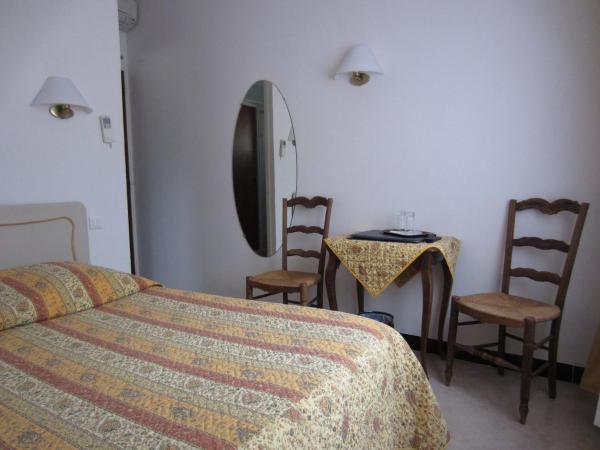 Hotel Belle Vue : photo 2 de la chambre chambre double ou lits jumeaux standard - vue sur collines