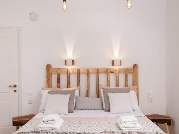 Aqua Naxos Apartments & Suites : photo 2 de la chambre suite avec jacuzzi