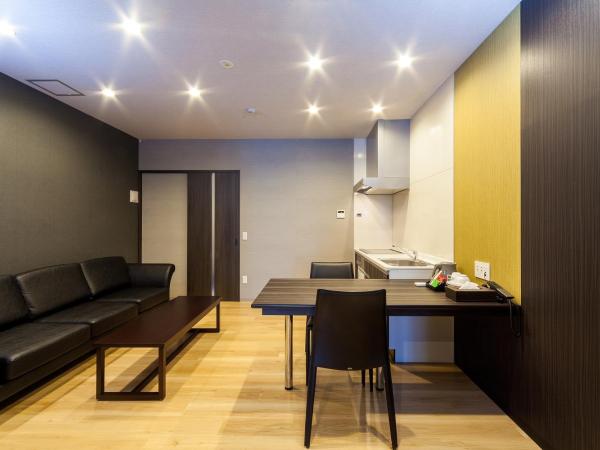 HOTEL SUITE HIROSHIMA HAKUSHIMA : photo 3 de la chambre chambre deluxe avec 2 lits doubles