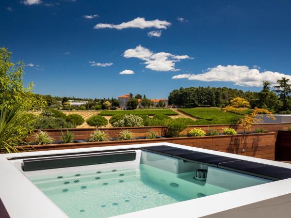 Hotel Porec : photo 4 de la chambre suite avec bain à remous - réservée aux adultes - animaux domestiques non admis