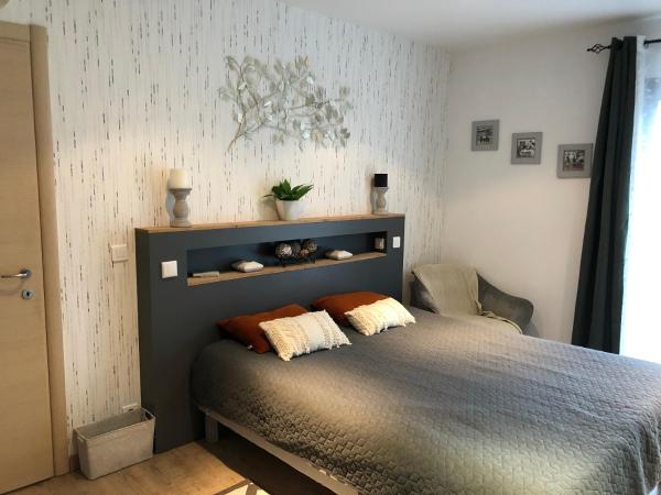 Au bien être : photo 9 de la chambre chambre double - vue sur piscine