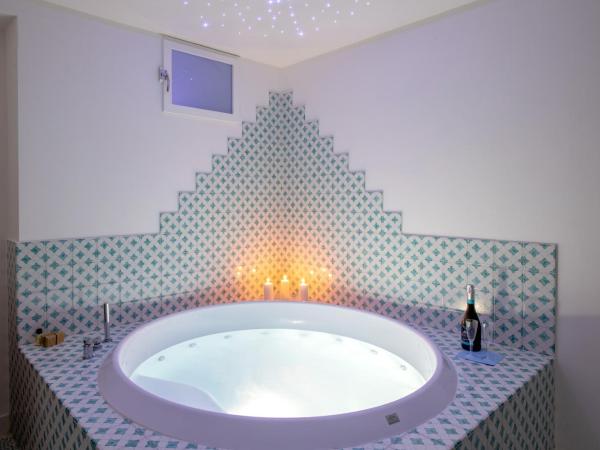 Hotel Nice : photo 1 de la chambre suite avec jacuzzi