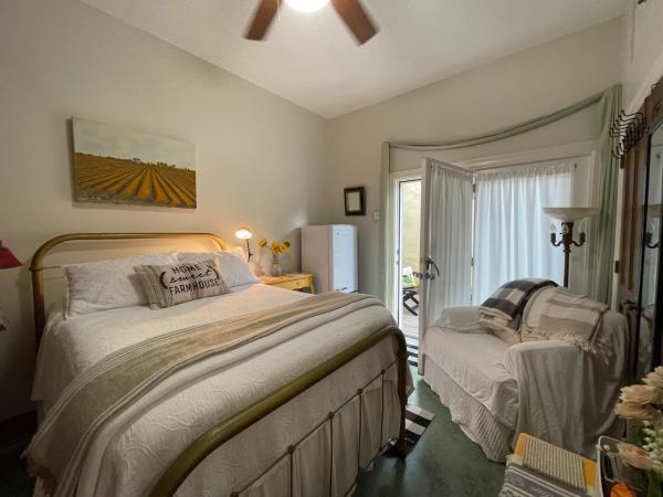 The River Road Retreat at Lake Austin-A Luxury Guesthouse Cabin & Suite : photo 9 de la chambre suite - vue sur piscine 