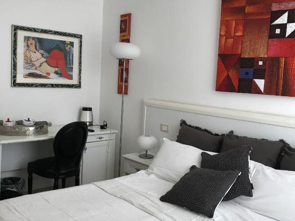 B&B Nike - Rooms Only : photo 3 de la chambre chambre double ou lits jumeaux avec balcon - vue sur mer