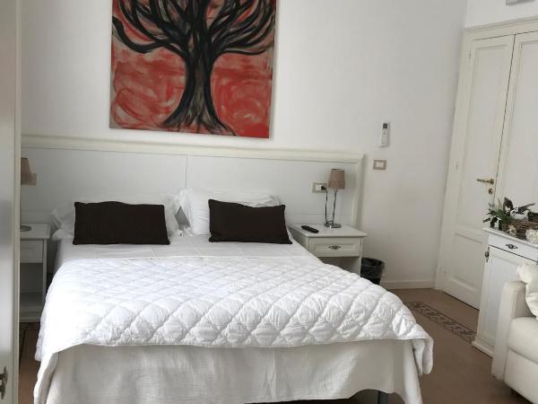 B&B Nike - Rooms Only : photo 4 de la chambre chambre supérieure avec balcon et vue sur la mer