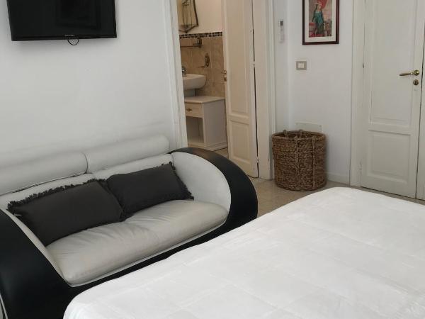 B&B Nike - Rooms Only : photo 8 de la chambre chambre supérieure avec balcon et vue sur la mer