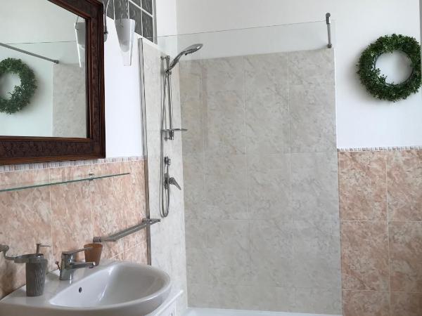 B&B Nike - Rooms Only : photo 9 de la chambre chambre supérieure avec balcon et vue sur la mer