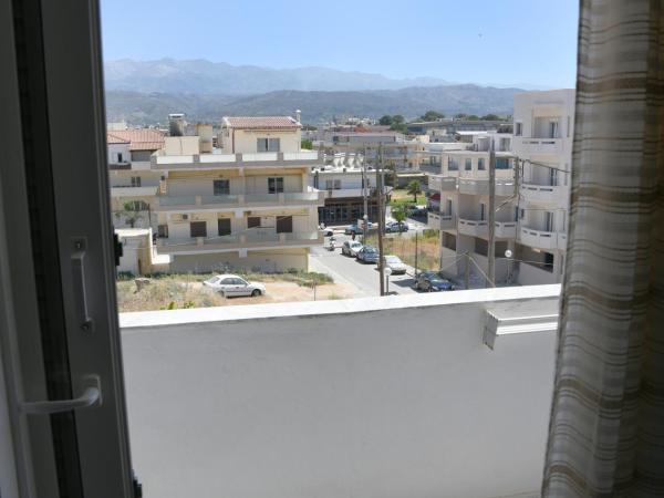 Klinakis Beach Hotel : photo 4 de la chambre chambre familiale Économique