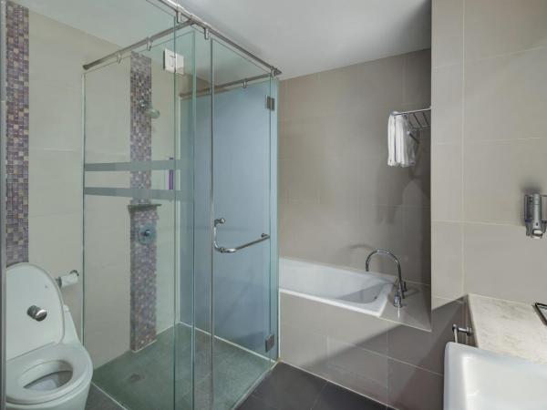 Quest Hotel Darmo - Surabaya by ASTON : photo 3 de la chambre suite