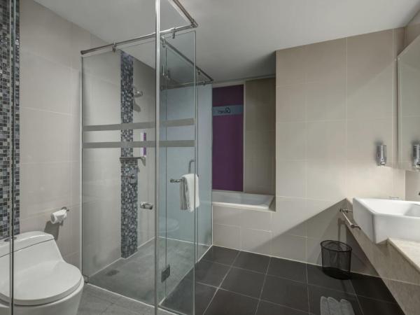 Quest Hotel Darmo - Surabaya by ASTON : photo 5 de la chambre suite exécutive